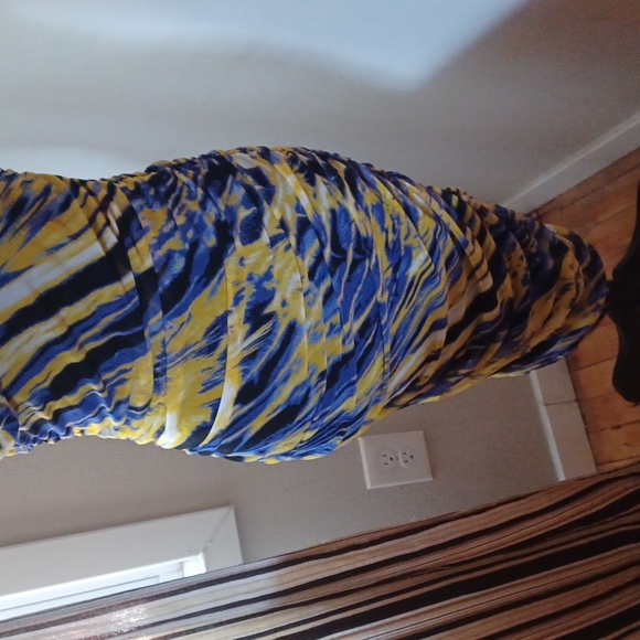 Swirly Sleeveless Dress - Picture 4 of 6